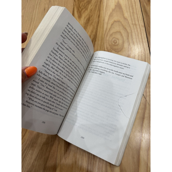 One of Us Is Lying - Paperback By McManus, Karen M - Pre Owned - Picture 5 of 6